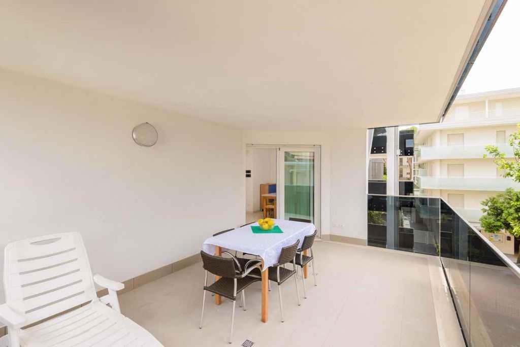 Apartment In 21782 *